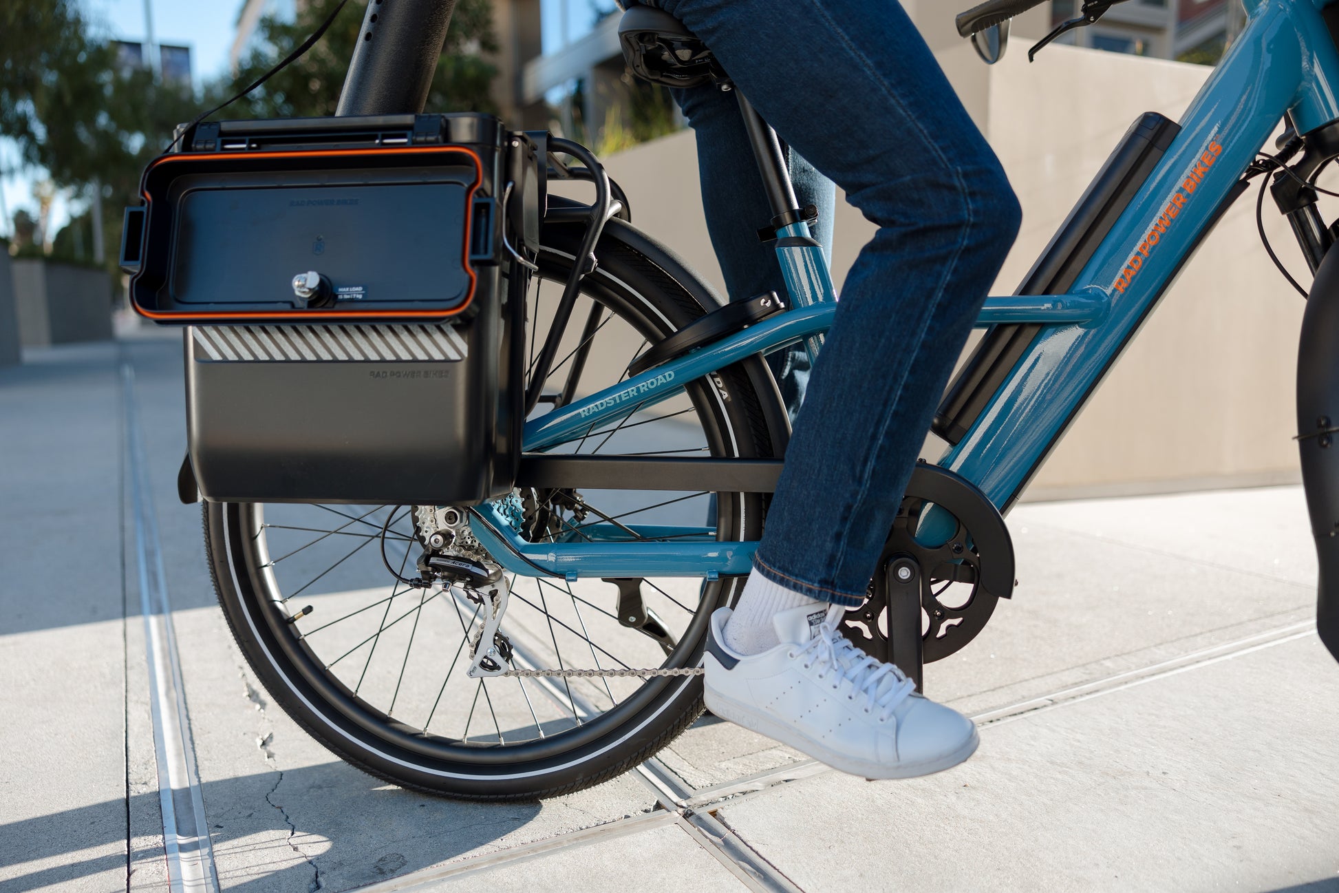Radster Road Electric Commuter Bike; Lunar White; Regular Jolly Circle Radster Road Electric Commuter Bike; Lunar White; Regular Jolly Circle